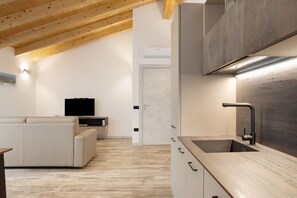 Interior - Apartment 'Alice' with Mountain View, Wi-Fi and Air Conditioning (Caiolo)