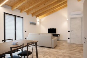 Interior - Apartment 'Alice' with Mountain View, Wi-Fi and Air Conditioning (Caiolo)