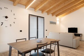 Dining - Apartment 'Alice' with Mountain View, Wi-Fi and Air Conditioning (Caiolo)