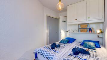 1 bedroom, iron/ironing board, free WiFi, bed sheets