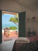 Basic Tek Büyük Yataklı Oda, Plaj Manzaralı | Ücretsiz kablosuz İnternet 