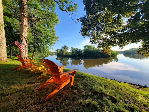 Historic Riverside Retreat with Modern Comforts in Fremont, Ohio