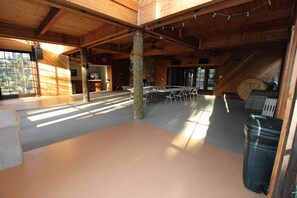 Interior - Tranquil 2 Bd Oceanfront Condo in charming Oceanside with WiFi, fitness room. (Oceanside)