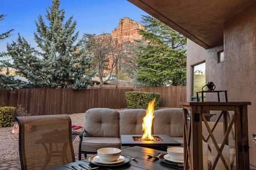 Experience luxury at the Sedona Chapel Hill Chalet, with stunning Red Rock views!