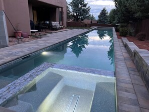 UppvÀrmd pool
