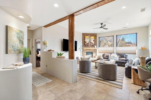 3 King Beds-Salt Water Lap Pool, Hot Tub- Views!