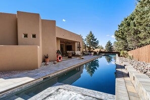 Lämmitetty uima-allas