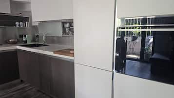 Oven, stovetop, dishwasher