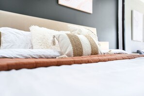 1 soverom, strykejern/-brett, reiseseng for barn og wi-fi (inkludert)