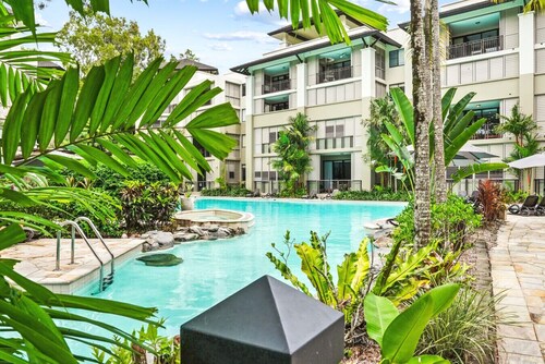 Luxury Studio in Palm Cove Resort | Steps to Beach & Pools