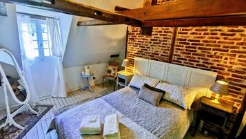 2 bedrooms, iron/ironing board, travel crib, WiFi