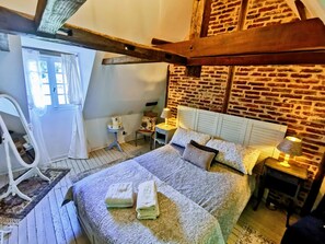 2 bedrooms, iron/ironing board, travel cot, WiFi