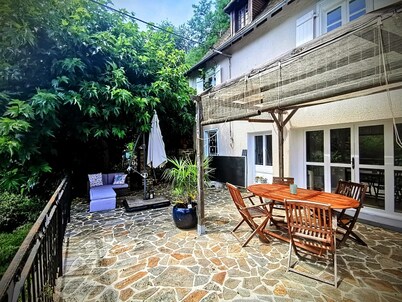 Cute Country Cottage in a 'Plus Beau Village' and within 15 minutes drive of Pompadour Heras