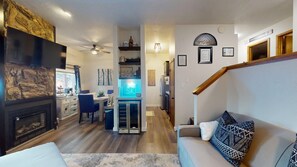 Smart TV, fireplace