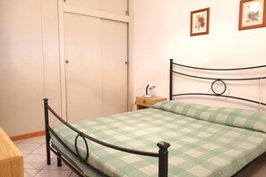 1 soverom og reiseseng for barn