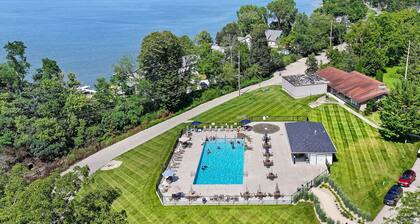 Lake Geneva Condo Steps to Lake Como with Outdoor Pool Balcony Near Downtown