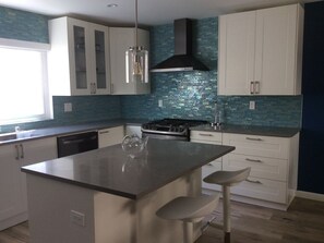 Private kitchen - 3-bedroom townhome in beautiful Del Rey with Pool/Spa! (Los Angeles)