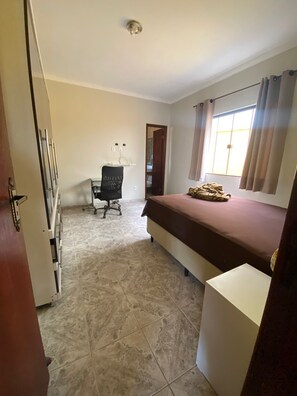 2 makuuhuonetta, silitysrauta/-lauta