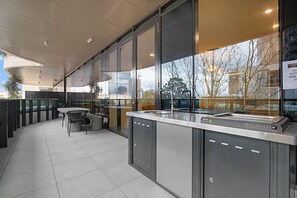 Outdoor dining - Cozy Retreat (Box Hill)