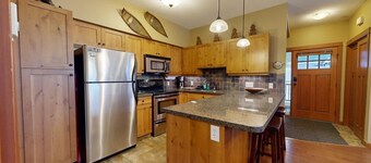 Charming Ski-In/Ski-Out Pet Friendly Condo!