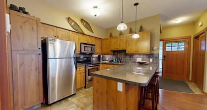 Charming Ski-In/Ski-Out Pet Friendly Condo!