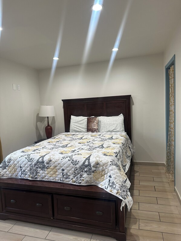 2 habitaciones, tabla de planchar con plancha, wifi y ropa de cama 