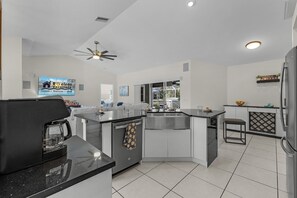 Fridge, microwave, oven, stovetop - Heated, Saltwater Pool, Hot Tub, Grill, Lanai Dining & More - Villa Simply Blessed - Roelens (Cape Coral)