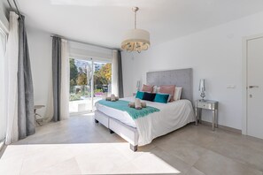 5 chambres, fer et planche à repasser, Wi-Fi gratuit, draps fournis