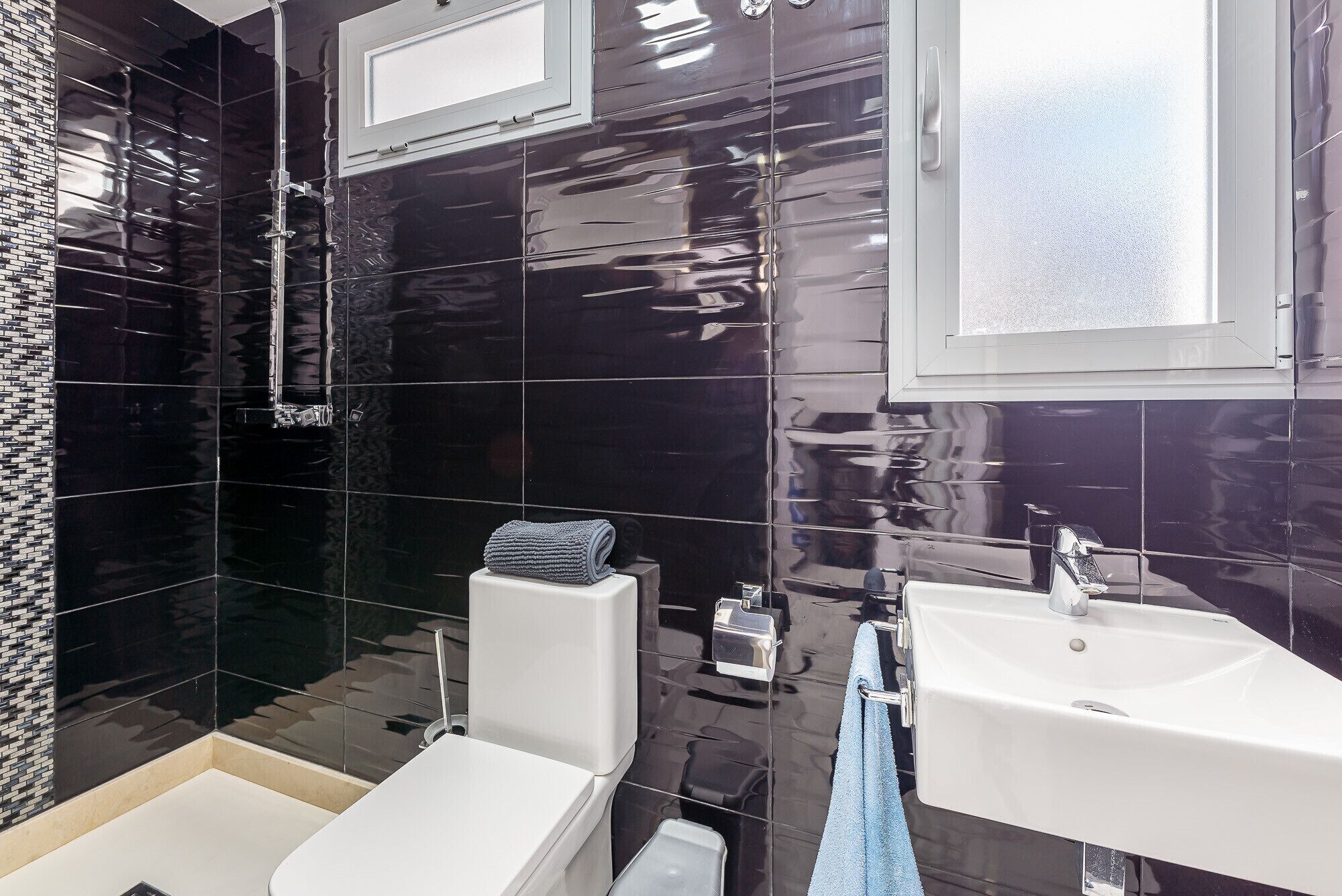 Dusche, Haartrockner, Handtücher