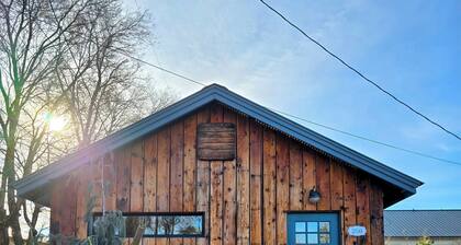 Beautiful and unique 1 bedroom home close to downtown with hot tub!