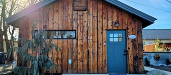 Beautiful and unique 1 bedroom home close to downtown with hot tub!