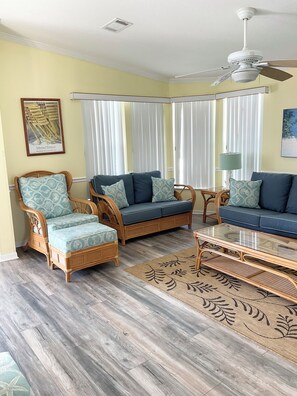 Smart-TV, Tischtennisplatte