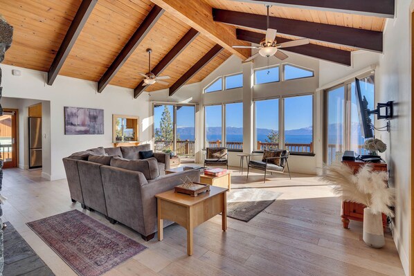 Téléviseur connecté, foyer, chaîne audio