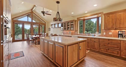 Gorgeous Family Retreat, Hot Tub, A/C, Views, Ponds, Wiildlife