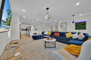 Smart TV, videojuegos, reproductor de DVD, mesa de ping pong