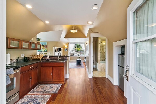 Fridge, microwave, oven, stovetop - MTR Hazel - #2661 - Lowell Studio (Boise)