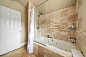Towels, toilet paper - #HabitueHomes - Lowell Studio - Quiet Street (Boise)