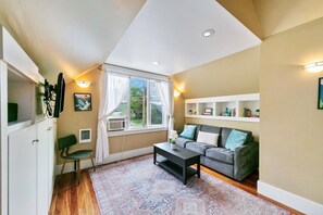 TV - MTR Hazel - #2661 - Lowell Studio (Boise)