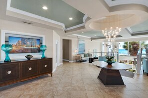 المنشأة من الداخل