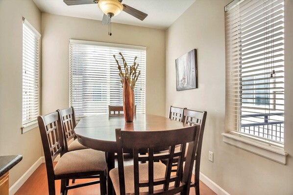 Dining - Downtown Condo Near the Convention Center (Salt Lake City)