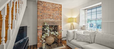 디럭스 하우스 | 거실 공간 | 평면 TV