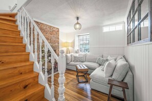 Deluxe House | Living area