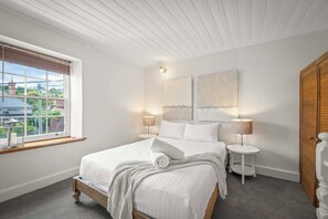 3 habitaciones, decoración personalizada y muebles diferentes 