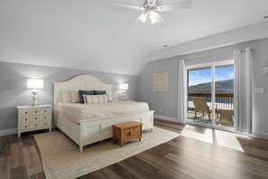 7 bedrooms, iron/ironing board, free WiFi, bed sheets - Southern Charm: Lake View Retreat! 7BR w/ Game Room & Shared Pools (Hollister)