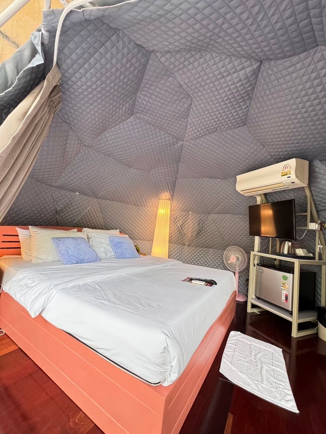 Lều tiện nghi đơn giản, 1 giường cỡ king, không hút thuốc, khu vực vườn | Truy cập Internet không dây miễn phí 