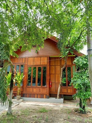 Superior House, Multiple Beds, Non Smoking, Garden Area | Terrace/patio - Bannaituek (Chachoengsao)