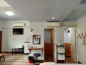 Family Room, Multiple Beds, Non Smoking, River View | Bathroom