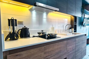 Tủ lạnh, lò vi sóng, lò nướng, bếp nấu 