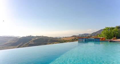 Sun House Malibu - Private Estate with Infinity Pool & Views - 6 bedrooms