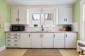 Fridge, microwave, oven, stovetop - Walk to Beach | Patio | Full Kitchen | Parking (Old Orchard Beach)
